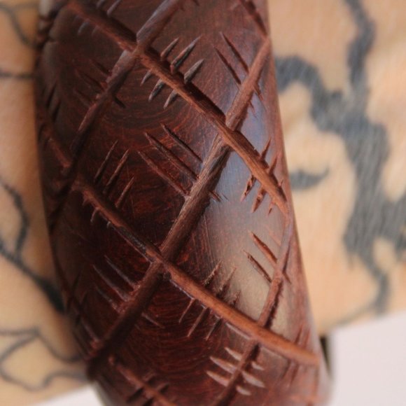 Vintage Bangle Bracelet, Brown Wood Carved Stacking Bracelet, Made in India - Picture 9 of 10